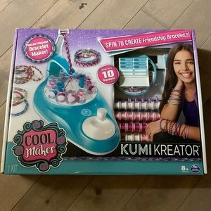 Cool Maker KumiKreator Friendship Bracelet Maker